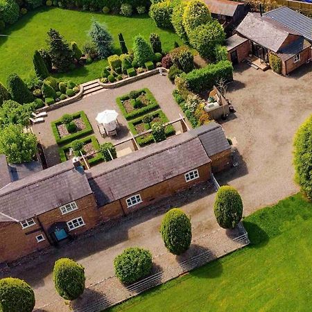 Luxury Barn With Hot Tub, Spa Treatments, Private Dining Little Budworth Zewnętrze zdjęcie