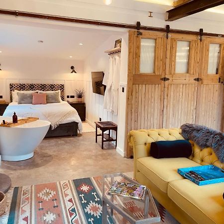 Luxury Barn With Hot Tub, Spa Treatments, Private Dining Little Budworth Zewnętrze zdjęcie