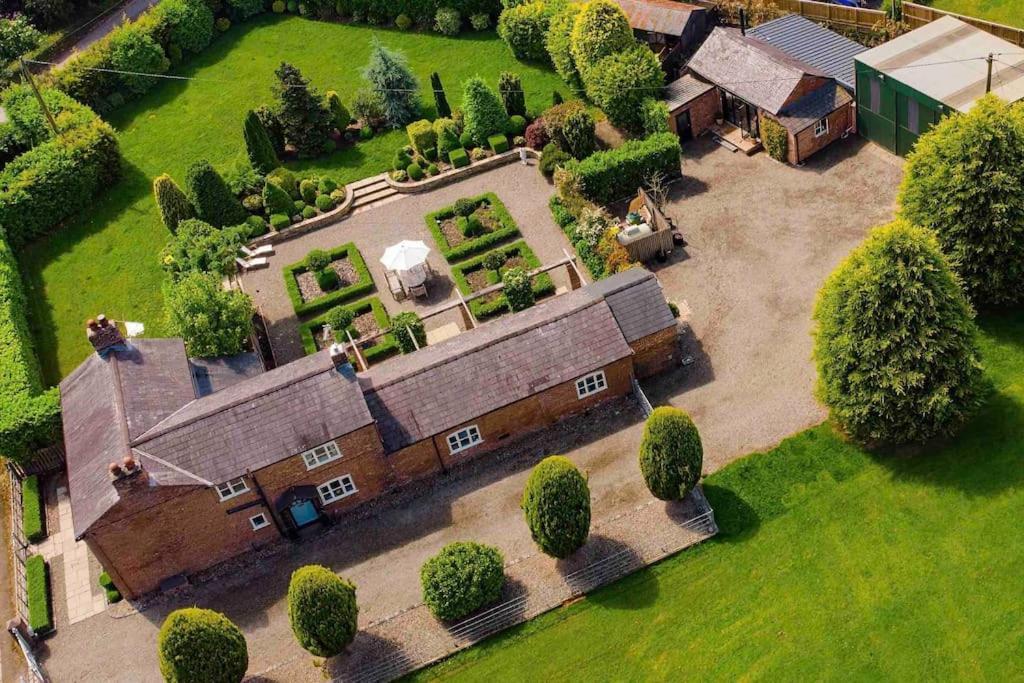 Luxury Barn With Hot Tub, Spa Treatments, Private Dining Little Budworth Zewnętrze zdjęcie