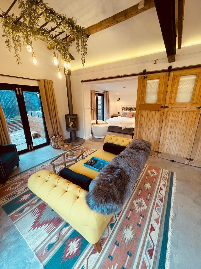 Luxury Barn With Hot Tub, Spa Treatments, Private Dining Little Budworth Zewnętrze zdjęcie