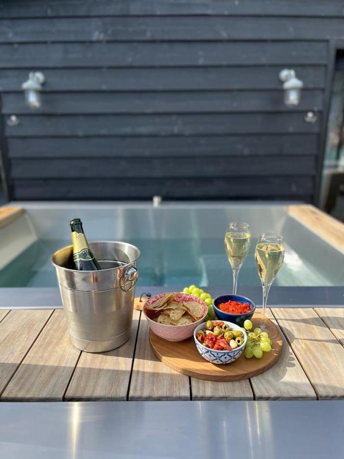 Luxury Barn With Hot Tub, Spa Treatments, Private Dining Little Budworth Zewnętrze zdjęcie