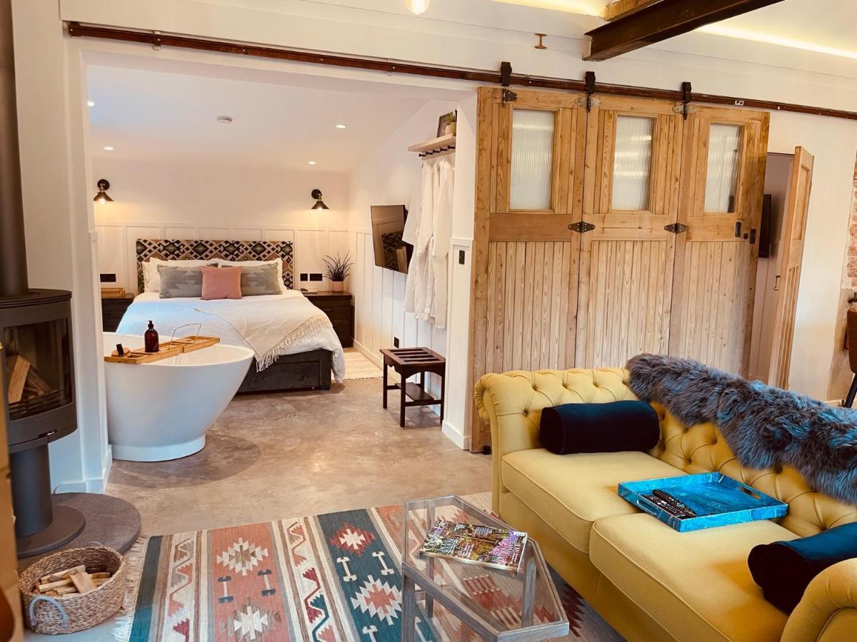 Luxury Barn With Hot Tub, Spa Treatments, Private Dining Little Budworth Zewnętrze zdjęcie
