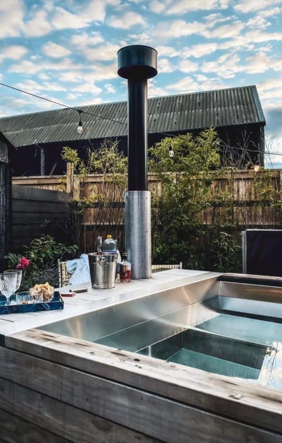 Luxury Barn With Hot Tub, Spa Treatments, Private Dining Little Budworth Zewnętrze zdjęcie